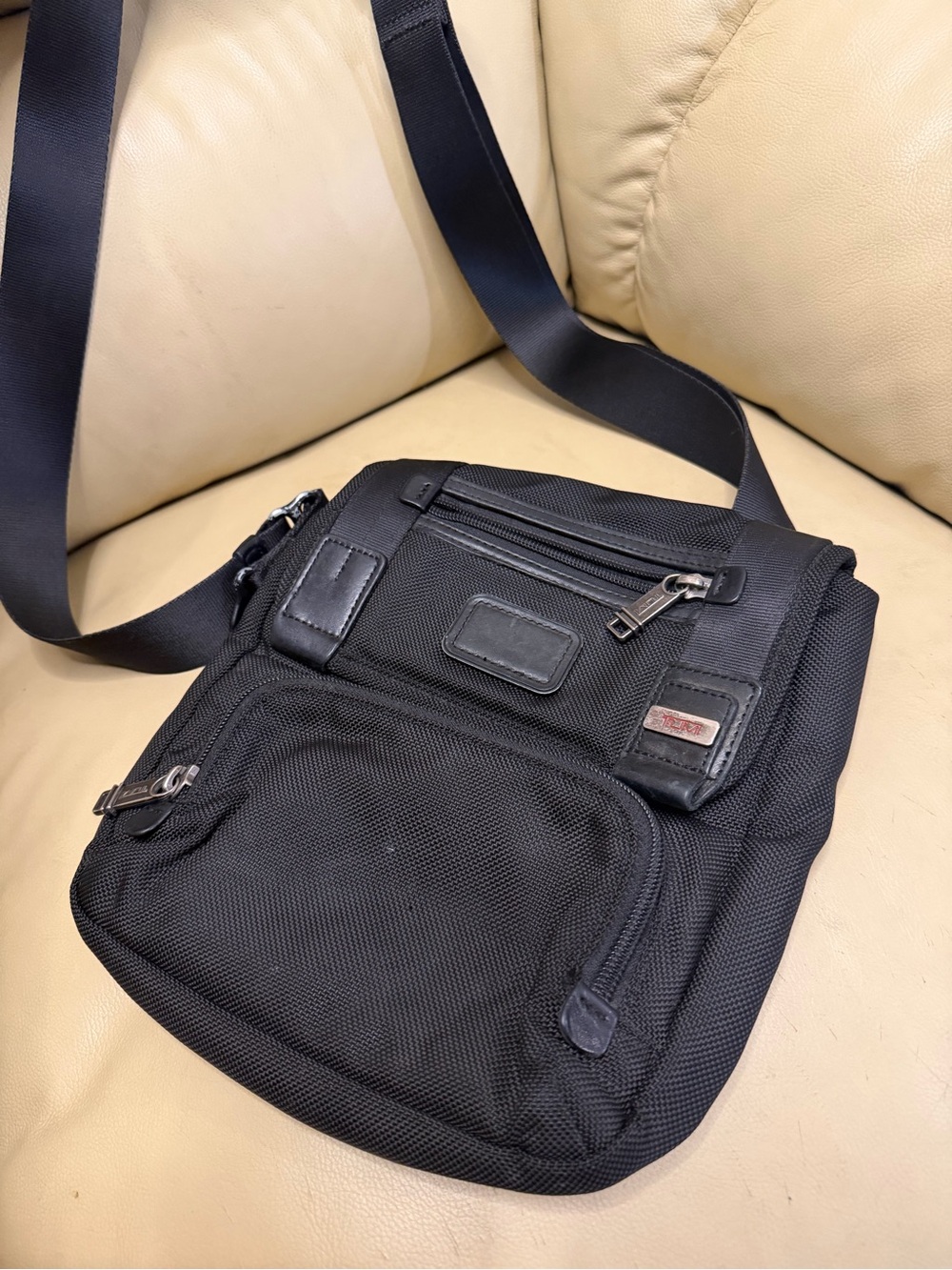 Tumi Black Messenger Crossbody Bag Nylon / Leather